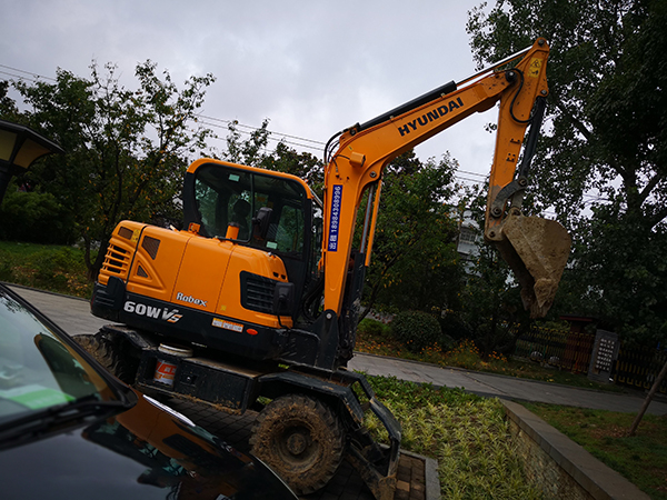 輪(lún)式挖掘機租賃